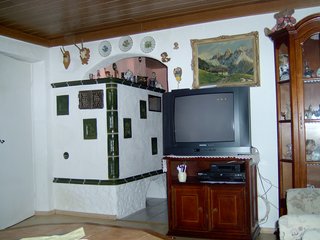 Wohnzimmer mit Kachelofen